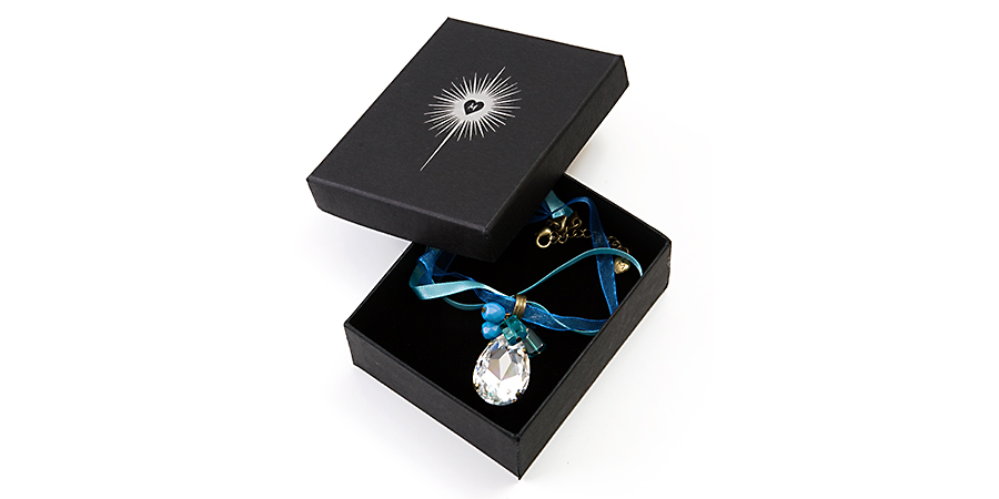 Product Photography, diamond necklace in gift box